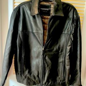 Andrew Marc Men’s Black Leather Jacket, zipper front, 2 outside, 1 inside pocket
